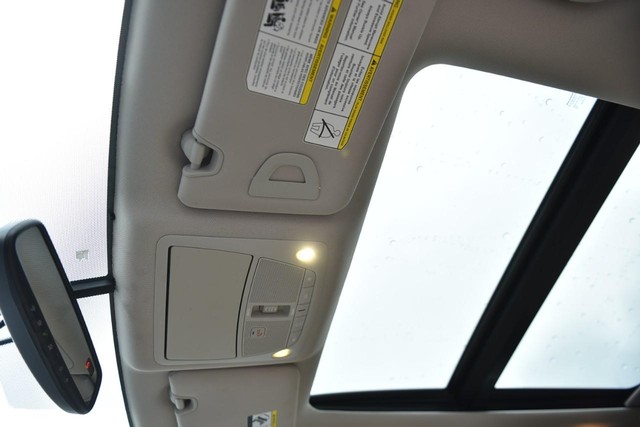 Nissan Rogue Vehicle Image 24