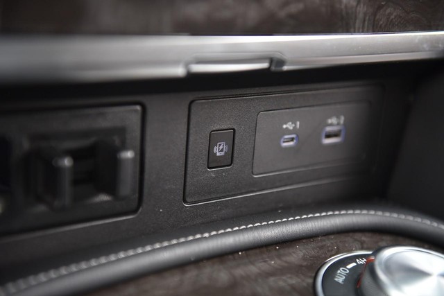 Nissan Armada Vehicle Image 16