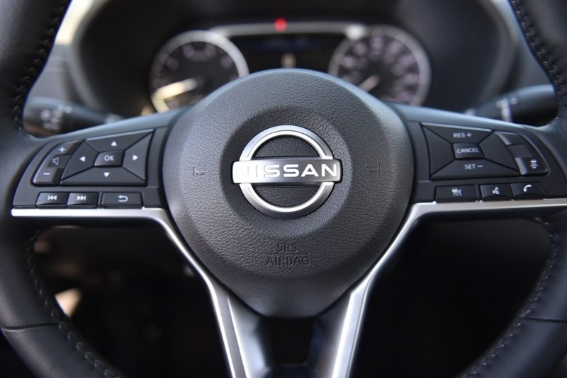 Nissan Sentra Vehicle Image 16