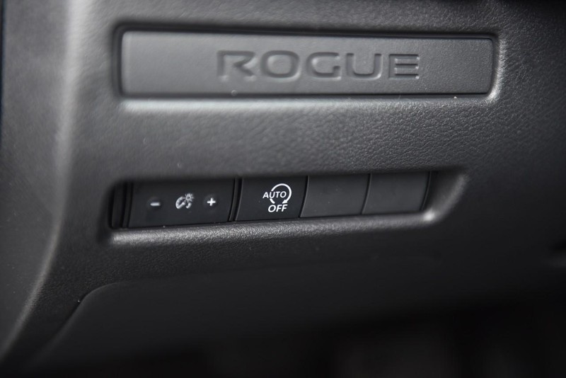Nissan Rogue Vehicle Image 10