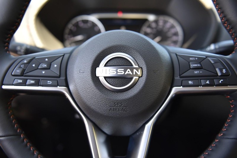 Nissan Sentra Vehicle Image 16