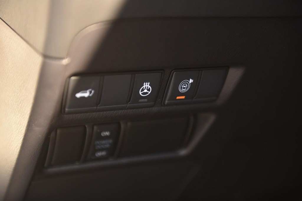 Nissan Armada Vehicle Image 10