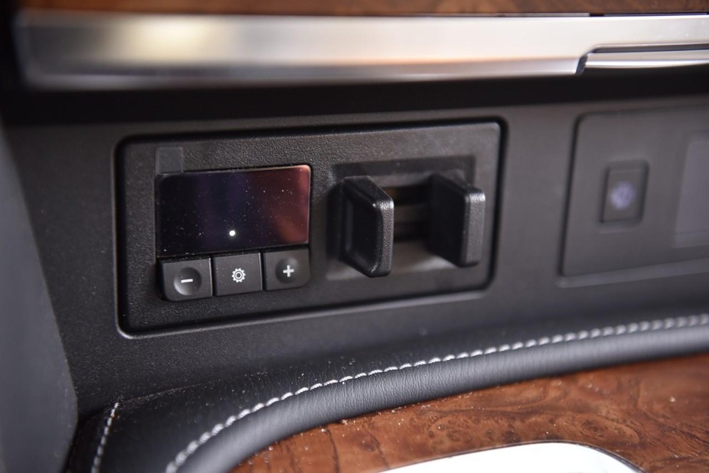 Nissan Armada Vehicle Image 14