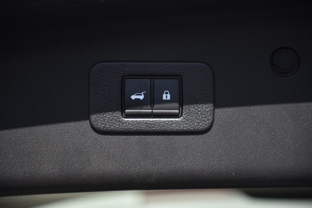 Nissan Armada Vehicle Image 31