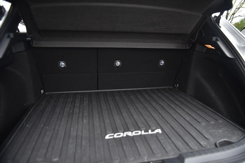 Toyota Corolla Hatchback Vehicle Image 22