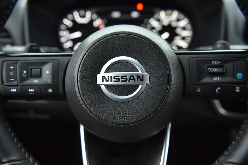 Nissan Rogue Vehicle Image 19