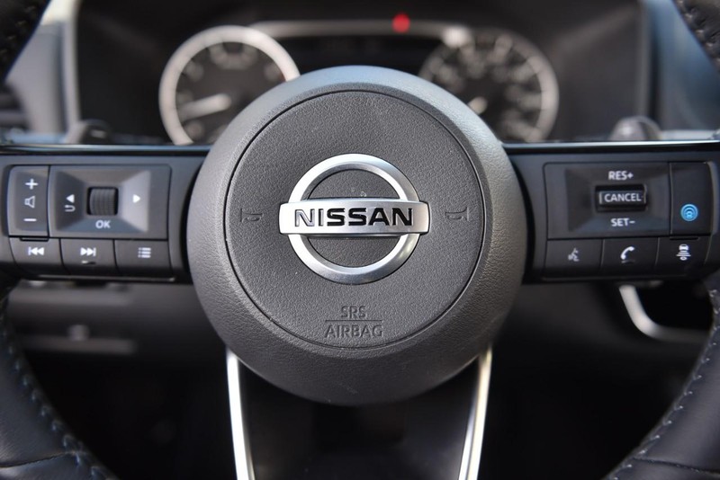 Nissan Rogue Vehicle Image 18