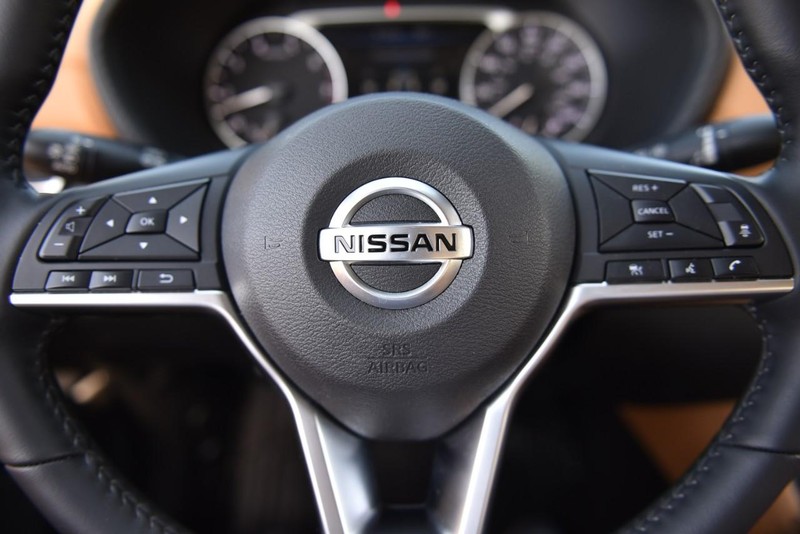 Nissan Sentra Vehicle Image 17