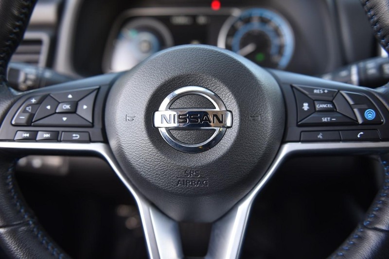 Nissan LEAF Vehicle Image 17
