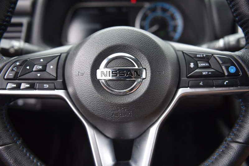 Nissan LEAF Vehicle Image 18