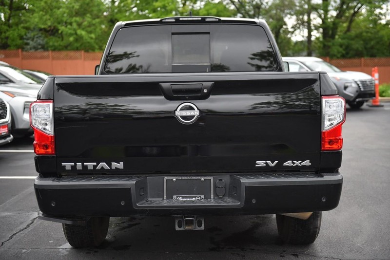 2023 Nissan Titan SV photo