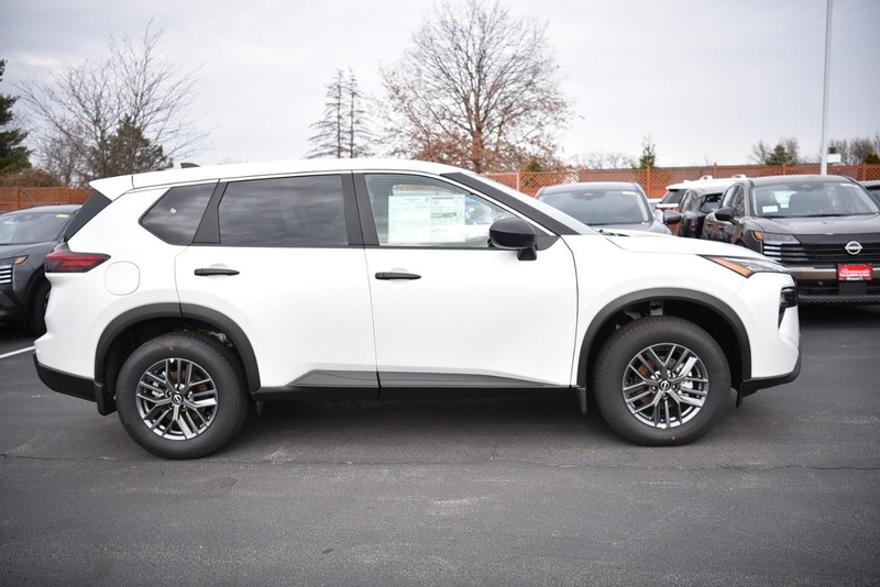 Nissan Rogue Vehicle Image 06