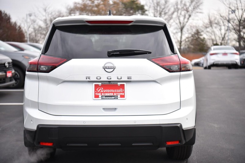 Nissan Rogue Vehicle Image 07