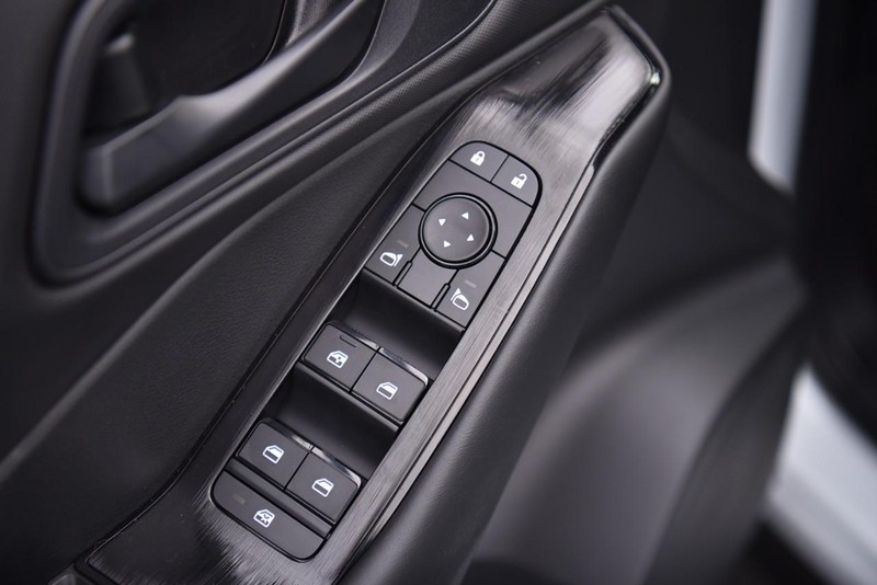 Nissan Rogue Vehicle Image 09