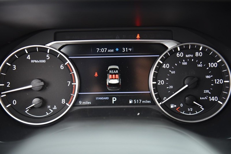 Nissan Rogue Vehicle Image 12