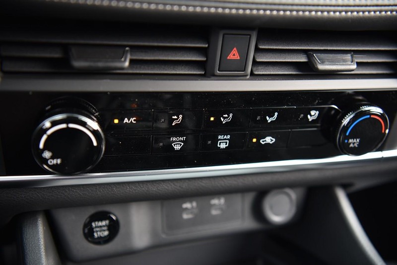 Nissan Rogue Vehicle Image 14