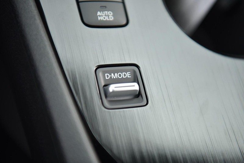 Nissan Rogue Vehicle Image 16