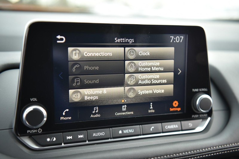Nissan Rogue Vehicle Image 17