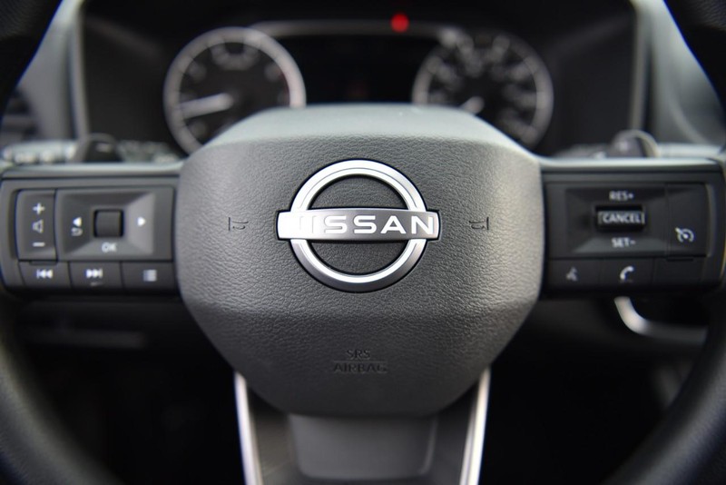 Nissan Rogue Vehicle Image 18