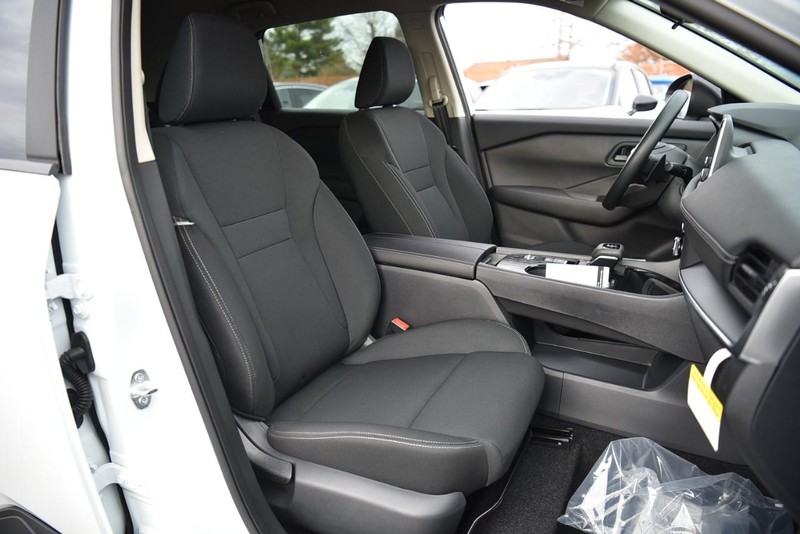 Nissan Rogue Vehicle Image 20