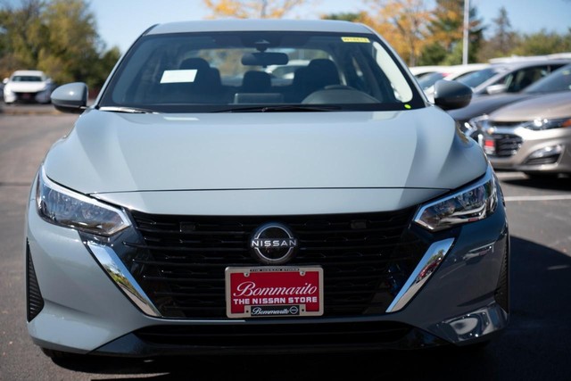 Nissan Sentra Vehicle Image 04