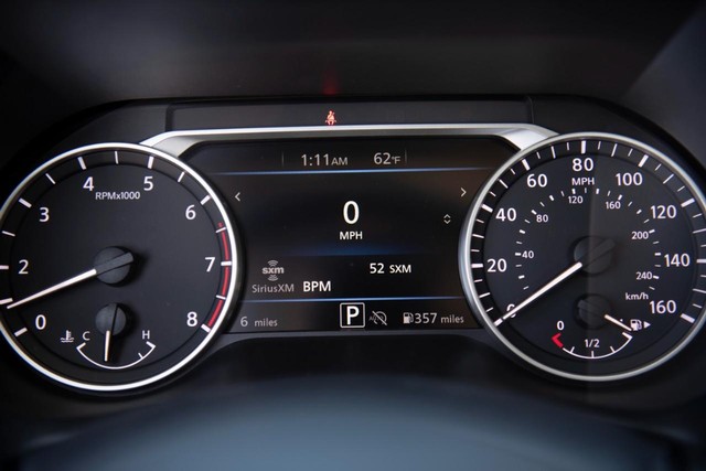 Nissan Sentra Vehicle Image 11
