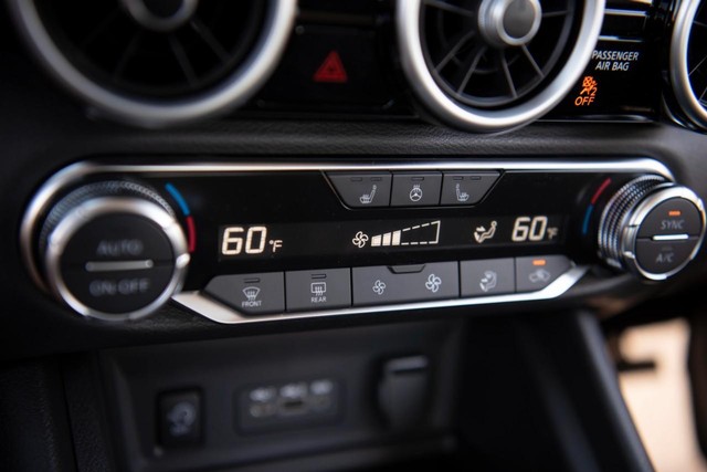 Nissan Sentra Vehicle Image 13