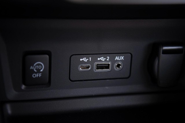 Nissan Sentra Vehicle Image 14