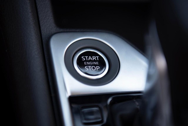 Nissan Sentra Vehicle Image 15