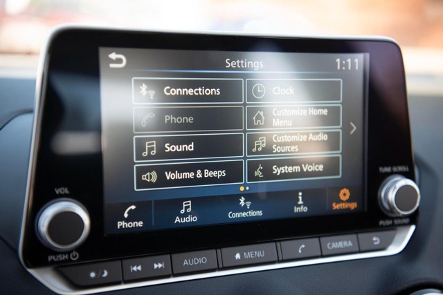 Nissan Sentra Vehicle Image 16