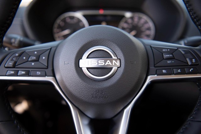 Nissan Sentra Vehicle Image 17