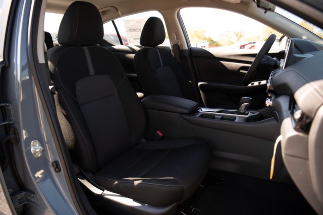 Nissan Sentra Vehicle Image 19