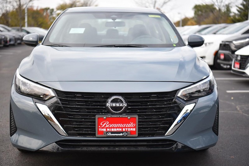 Nissan Sentra Vehicle Image 05