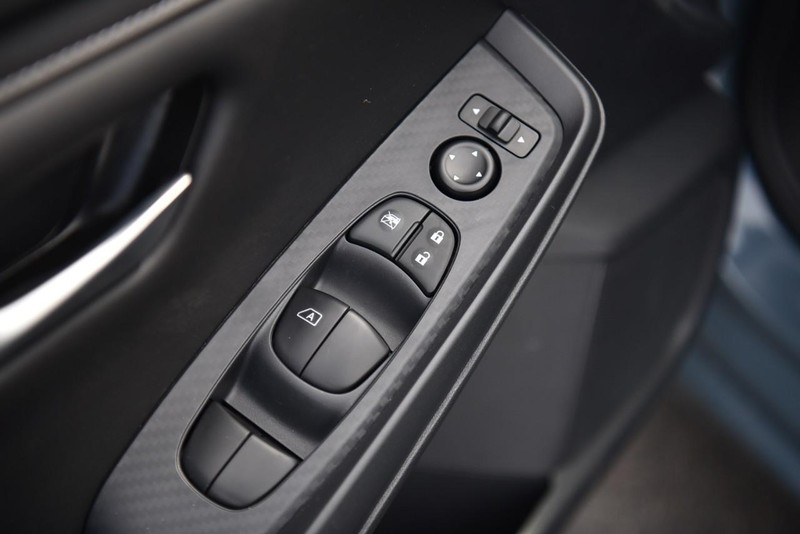 Nissan Sentra Vehicle Image 09