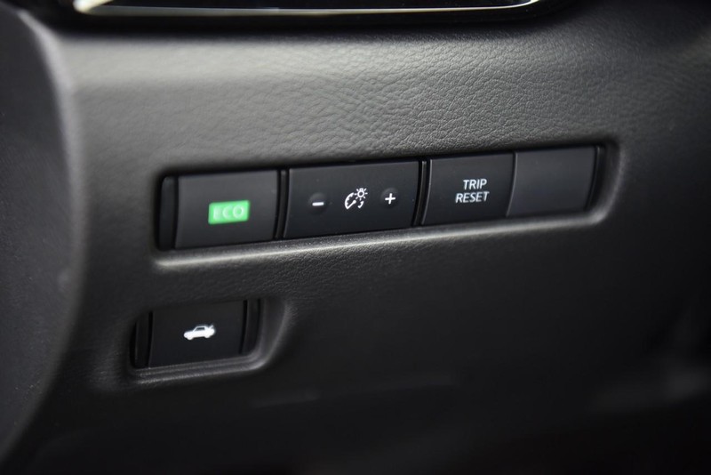 Nissan Sentra Vehicle Image 11