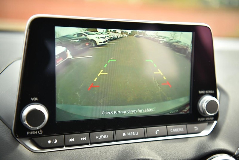 Nissan Sentra Vehicle Image 13