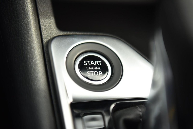 Nissan Sentra Vehicle Image 16