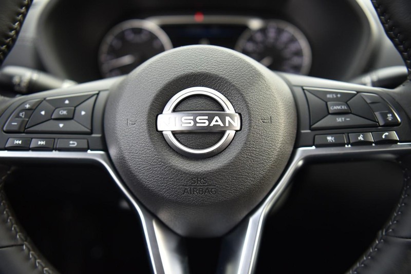 Nissan Sentra Vehicle Image 18