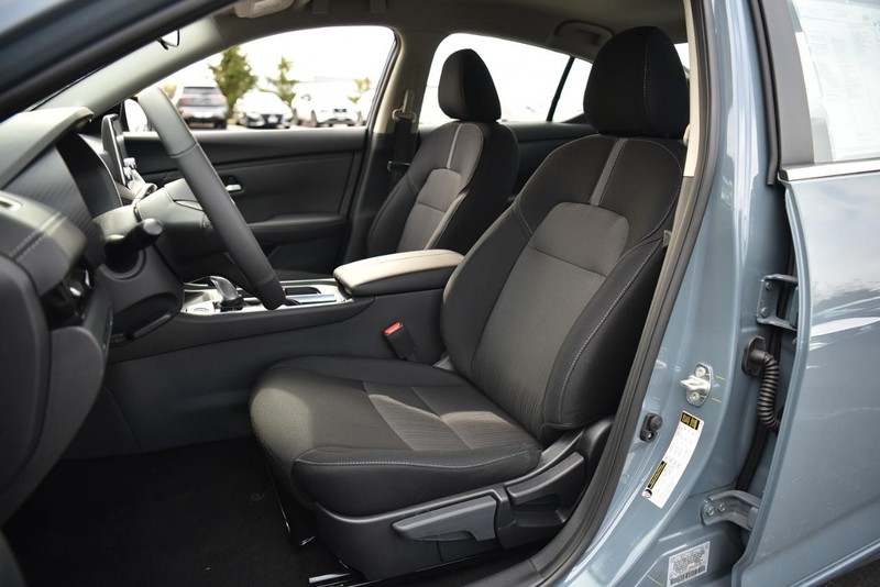 Nissan Sentra Vehicle Image 19
