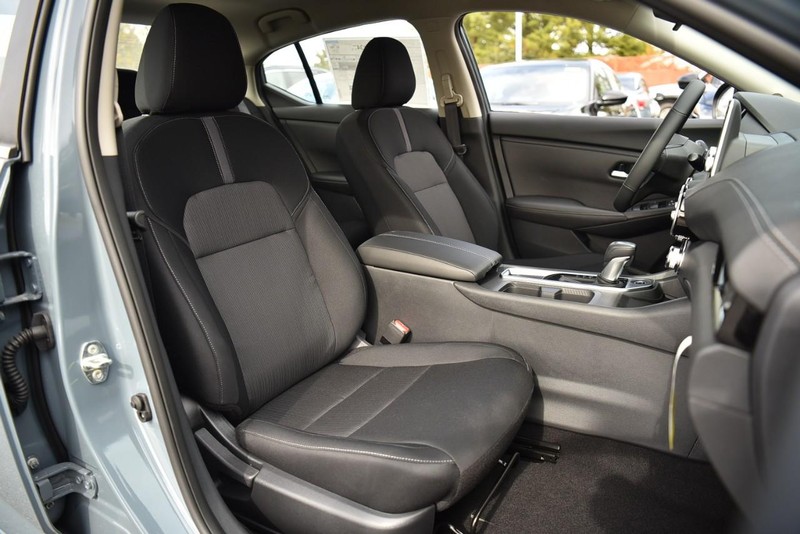Nissan Sentra Vehicle Image 20