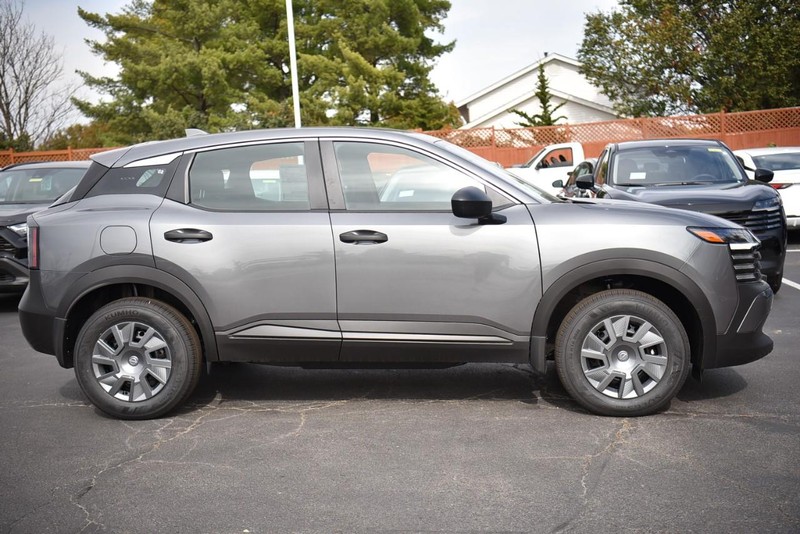Nissan Kicks Vehicle Image 06
