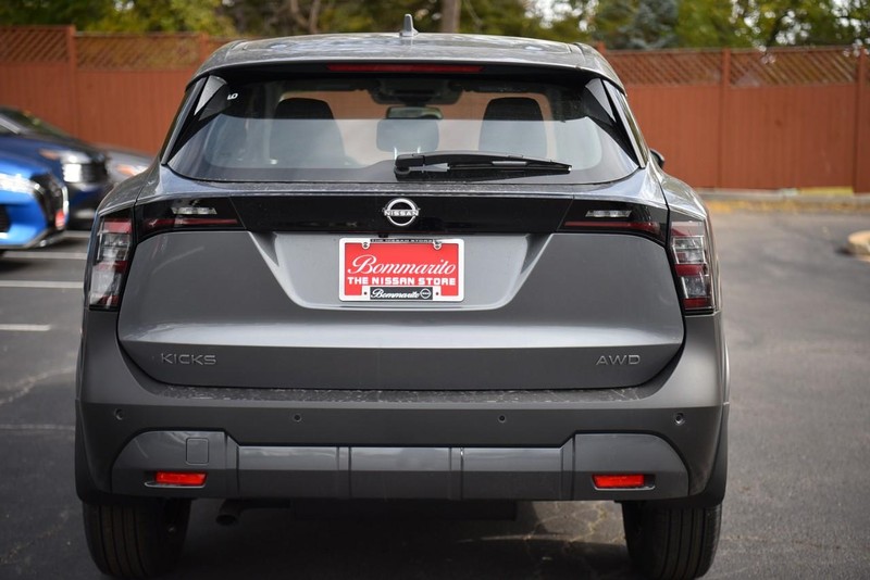 Nissan Kicks Vehicle Image 07