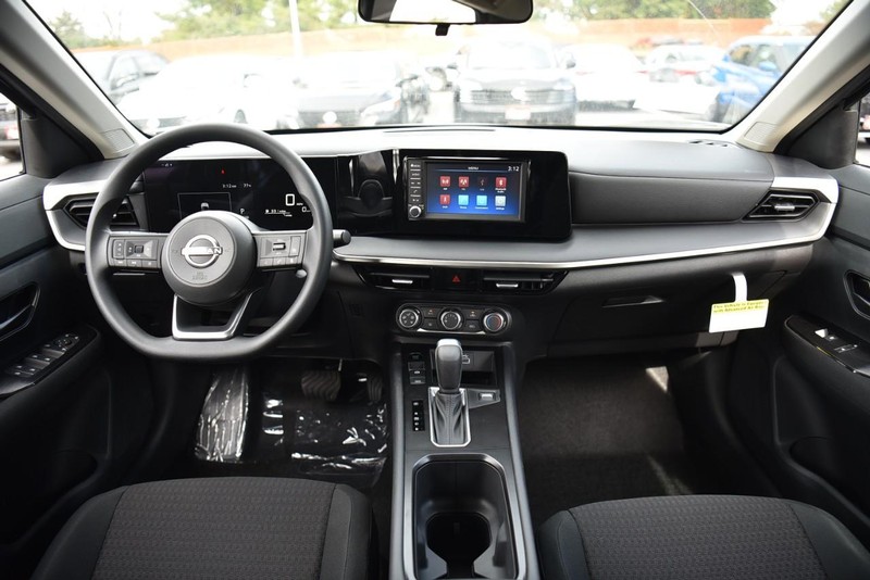 Nissan Kicks Vehicle Image 08