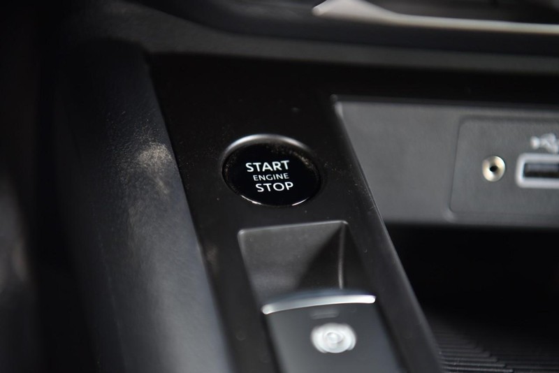 Nissan Kicks Vehicle Image 15