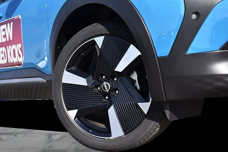 Nissan Kicks Vehicle Image 03