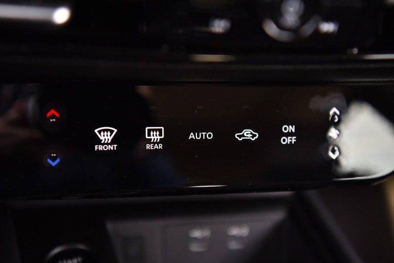 Nissan Kicks Vehicle Image 14
