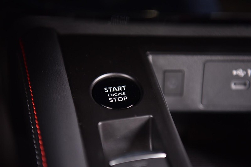 Nissan Kicks Vehicle Image 16