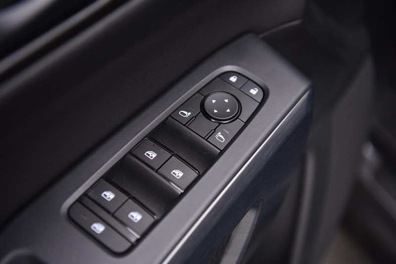 Nissan Pathfinder Vehicle Image 09