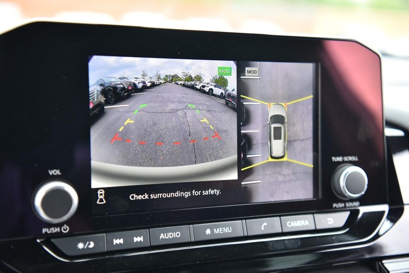 Nissan Pathfinder Vehicle Image 13