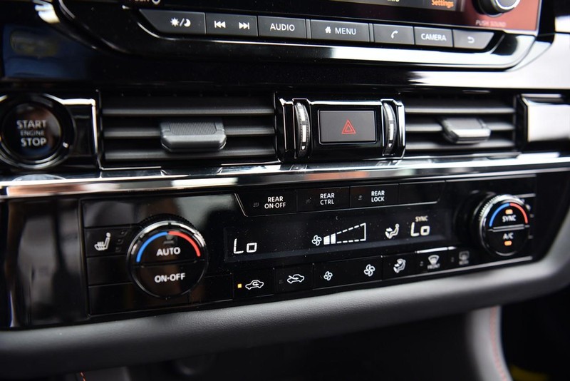 Nissan Pathfinder Vehicle Image 15